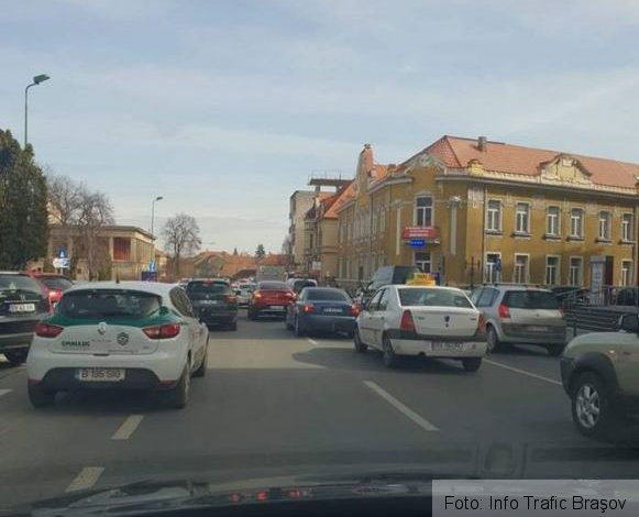 BRAȘOV. Pasager rănit ușor în autobuz, lângă Teatrul Dramatic 1 teatruldramatic.jpg