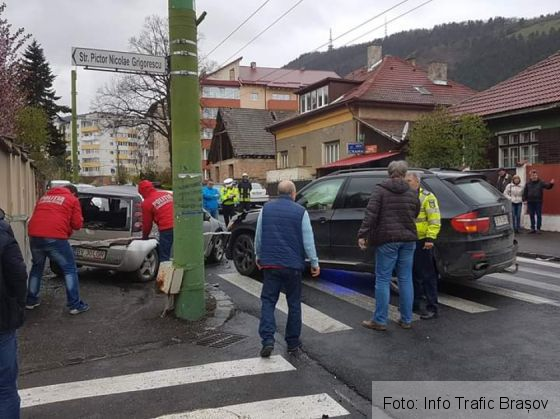 Update. BRAŞOV. O şoferiţă a provocat accidentul de pe strada Vasile Alecsandri 1 FB_IMG_1555256434020_265729.jpg
