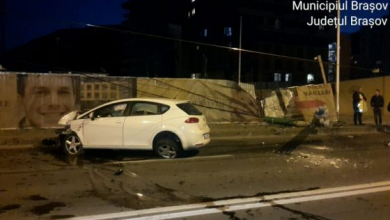 BRAȘOV. Un autoturism s-a izbit de un stâlp RATBV, pe strada Carpaților! Troleibuzele de pe linia 7, înlocuite forțat cu autobuze (FOTO) 1 IMG-20190403-WA0046_265312.jpg