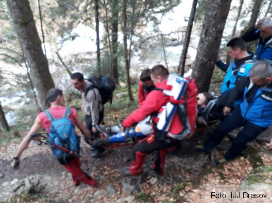 BRAȘOV. Adolescent rănit la picior, pe un traseu montan din zona stațiunii Sâmbăta 1 IMG-20190408-WA0038_265502.jpg