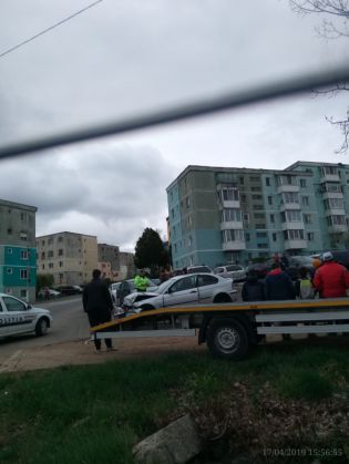 BRAȘOV. Coliziune între trei autoturisme, la Codlea 1 IMG-20190417-WA0034_265849.jpg