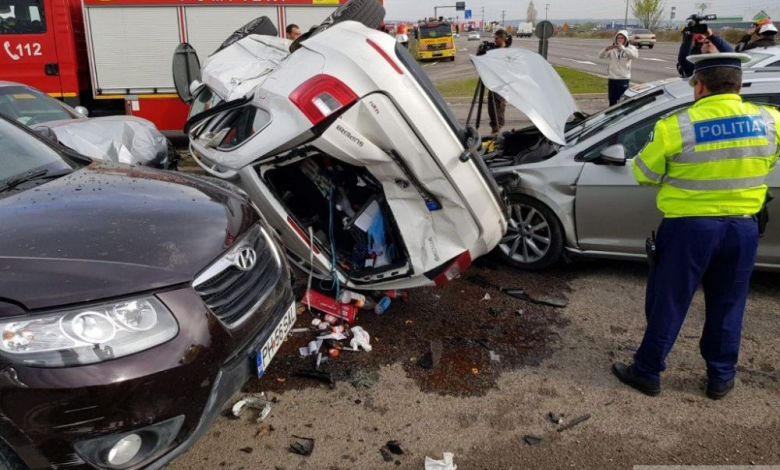 Accident între cinci autovehicule pe DN 1, în Prahova! Una dintre maşini s-a răsturnat 1 accidentdn12.jpeg