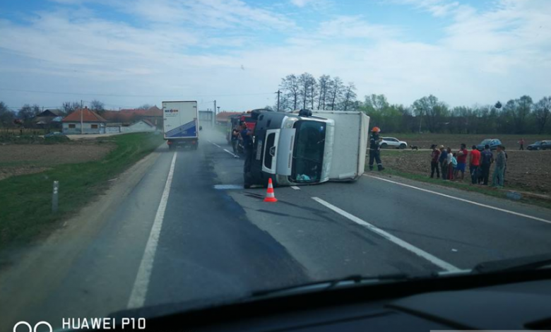BRAŞOV. Impact între două autoutilitare, urmat de răsturnarea uneia dintre ele 1 accidentdridif.png