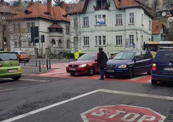 BRAŞOV. Accident pe trecerea de pietoni de la Primărie 1 accidentprimarie_2.jpg