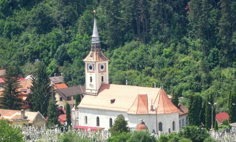 BRAŞOV. Încercări de resuscitare în curtea bisericii... 1 bisericapetocile.jpg