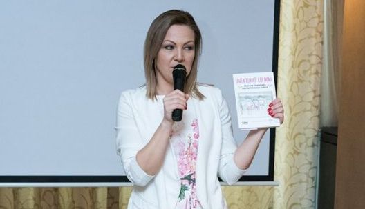 Braşoveanca Dana Lupşa, nominalizată la premiile Global Woman Award 1 danalupa-carte.jpg