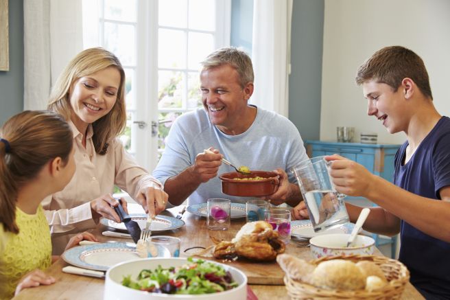Studiu. Persoanele care suferă de obezitate simt mai puţin gustul alimentelor 1 familie11.jpg