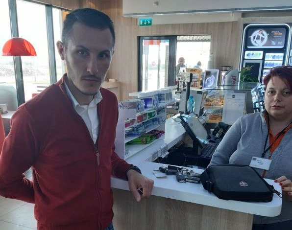 BRAŞOV. Geantă plină cu valută, acte şi chei de maşină, găsită într-o benzinărie din Făgăraş 1 geanta_4.jpg