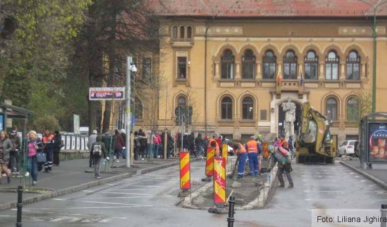 BRAŞOV. Peron pentru autocare, în Livada Poştei, staţie taxi, După Ziduri 1 img-2601.jpg