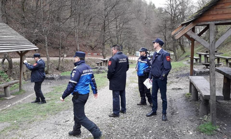 BRAŞOV. Atenţie la amenzi, dacă vă gândiţi să ieşiţi la picnic în perioada Sărbătorilor Pascale! 1 jandarmizonaagrement.jpg
