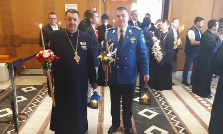 BRAȘOV. Jandarmi și Juni aduc Lumina Sfântă de la Ierusalim 1 lumina-jandarmi.jpg