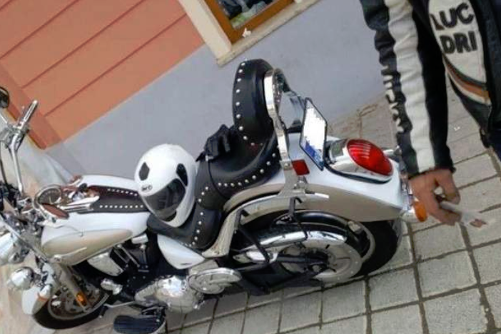 EXCLUSIV. BRAŞOV. Amendă penală pentru motociclistul care a agresat un poliţist local, în Piaţa Sfatului 1 motociclistpiatasfatului.png