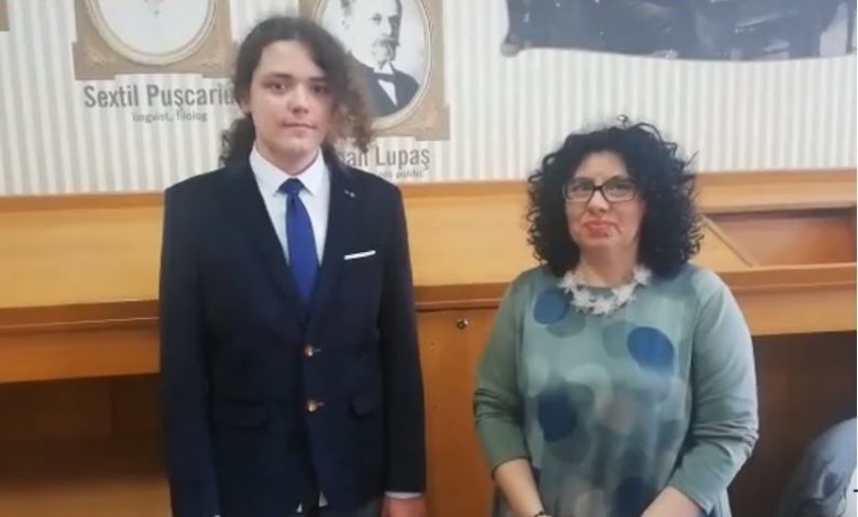 BRAȘOV. Un șagunist a adus premiul I de la Olimpiada Naţională de Chimie 1 sagunist-merisca-profa-pandrea.jpg
