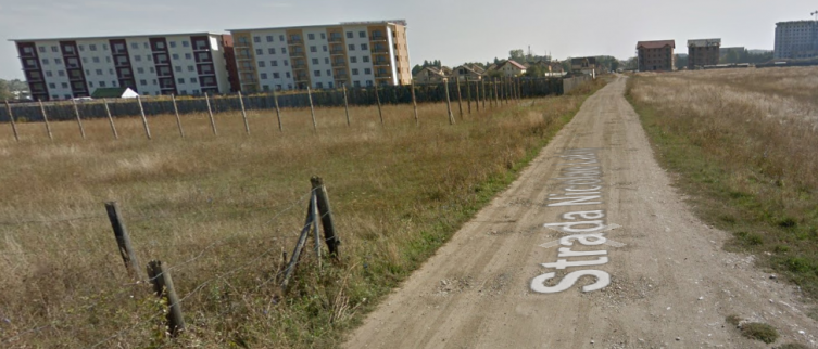 BRAŞOV. Îşi duc traiul în blocuri noi, dar fără gaz, apă curentă şi canalizare. Nici nu vor avea aceste utilităţi prea curând! 1 str-labis_2.png