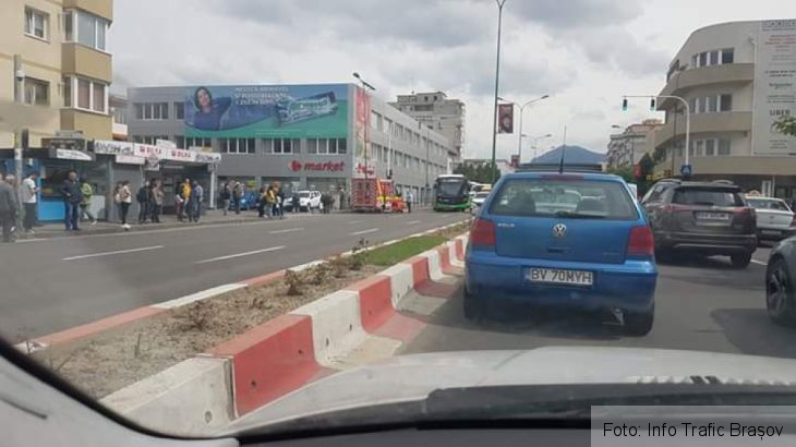 BRAȘOV. Accident pe trecerea de pietoni semaforizată de pe Calea București (FOTO) 1 FB_IMG_1557924499116_267116.jpg