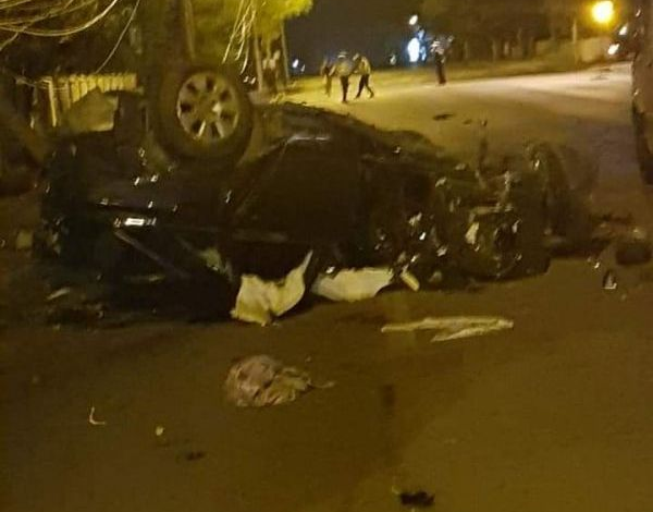 Tânăr mort după ce a intrat cu maşina în doi stâlpi şi un gard 1 accidentgalati_4.jpg