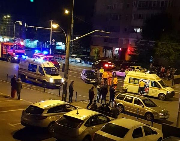 BRAȘOV. Accident cu o victimă și patru mașini avariate, pe Bulevardul Alexandru Vlahuță 1 accidentvlahuta_2.jpg