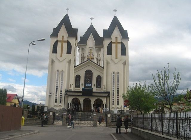 biserica-hram-racadau.jpg