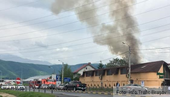 BRAȘOV. Incendiu lângă un restaurant din Ghimbav 1 incendiughimbav.jpg