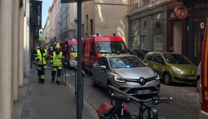 ALERTĂ TERORISTĂ. Explozie în Franța 1 lyon_3.jpg