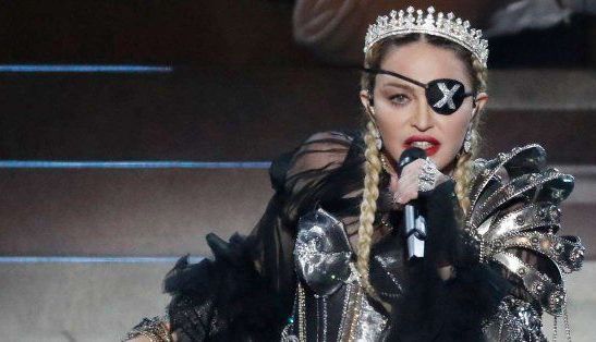 Madonna a stârnit controverse la Eurovision 1 madonna_7.jpg