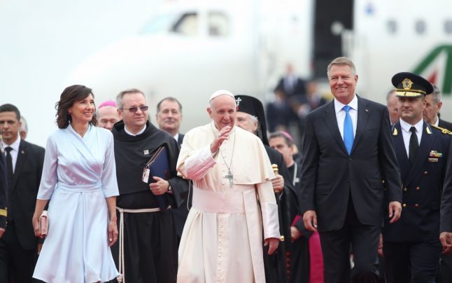 Preşedintele Klaus Iohannis le mulţumeşte celor care l-au întâmpinat cu „bucurie” pe Papa Francisc în România 1 papafranciscromania7.jpg