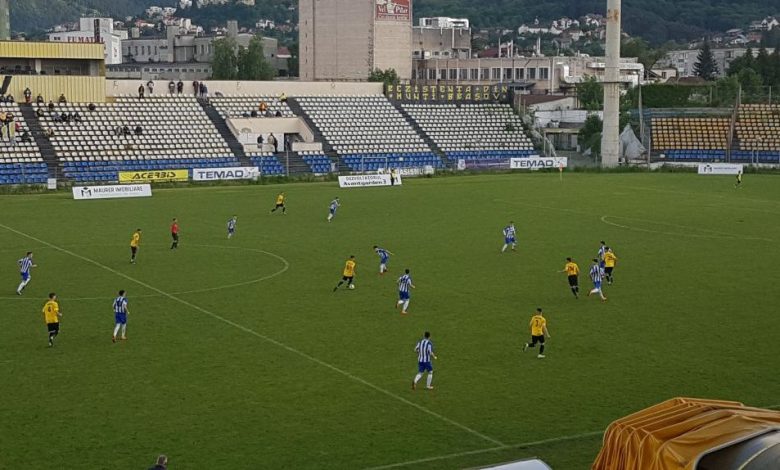 BRAȘOV. ACS SR a terminat sezonul cu o înfrângere. Viitorul e în ceață 1 sr_40.jpg