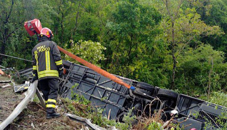 Autobuz căzut într-o râpă. Un mort și de zeci de răniți 1 toscana.jpg