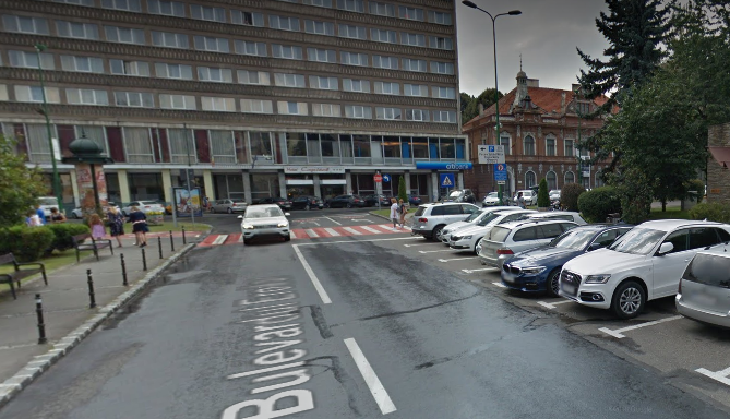 BRAŞOV. Copil cu trotinetă, rănit pe o „zebră” de lângă Primărie 1 zebraprimarie.png
