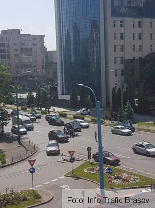 BRAȘOV. Motociclist rănit într-un accident produs pe strada Mihail Kogălniceanu 1 FB_IMG_1561201906724_268948.jpg
