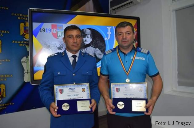 BRAȘOV. Doi jandarmi montani au primit distincția „PRO URBE" 1 FB_IMG_1561740512997_269265.jpg