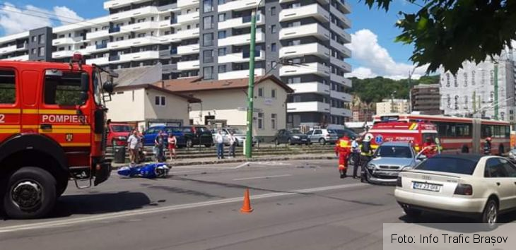 BRAȘOV. Accident de motocicletă la intersecția străzilor Carpaților și Vulturului. Update: Sesizare din partea unui cititor (FOTO) 1 FB_IMG_1561801545186_269279.jpg