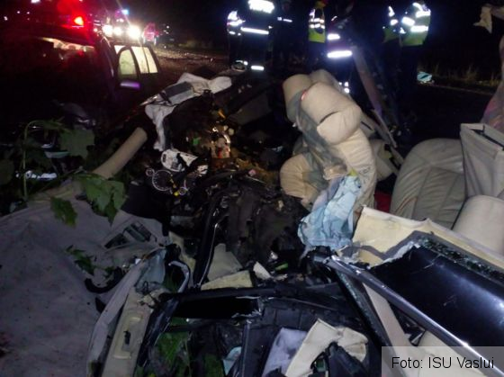 Cinci oameni morți și șapte răniți, într-un accident produs de la o depășire neregulamentară (Galerie FOTO) 1 accident vaslui 5_269308.jpg