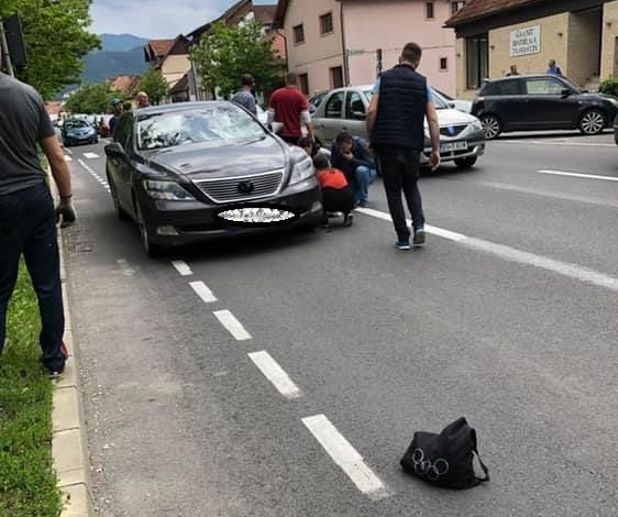 BRAȘOV. Femeie în stare critică, după ce a fost lovită de maşină, pe o „zebră” din zona străzii De Mijloc. Update: Victima a decedat (FOTO) 1 accident_68.jpg