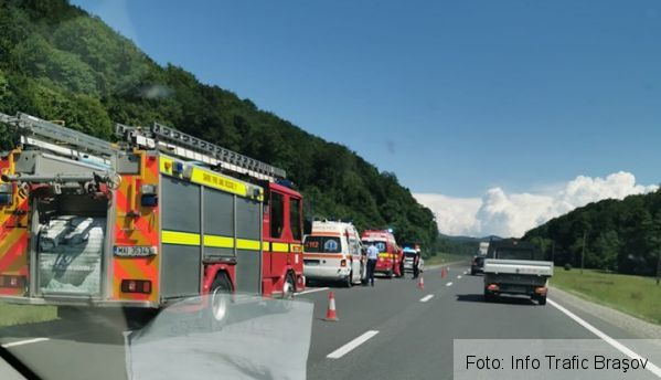 BRAŞOV. Maşină ieşită în decor, în zona Dealului Perşaniului! Update: Şoferul şi pasagerul vor fi transportaţi la spital 1 accident_69.jpg