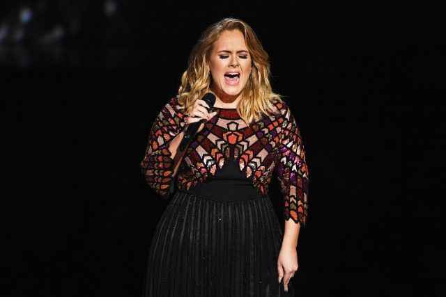 Adele și-a „sculptat” silueta după divorț (FOTO) 1 adele_3.jpg