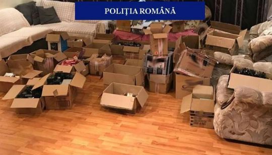 Produse cosmetice posibil contrafăcute, confiscate de poliţişti (VIDEO) 1 cosmeticecontrafacute.jpg