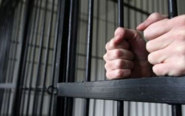 Ucigașul polițistului din Timiș s-a sinucis în penitenciar 1 gratii.jpg