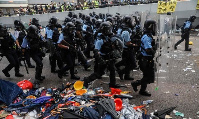 Noi proteste violente la Hong Kong 1 hongkong_4.jpg