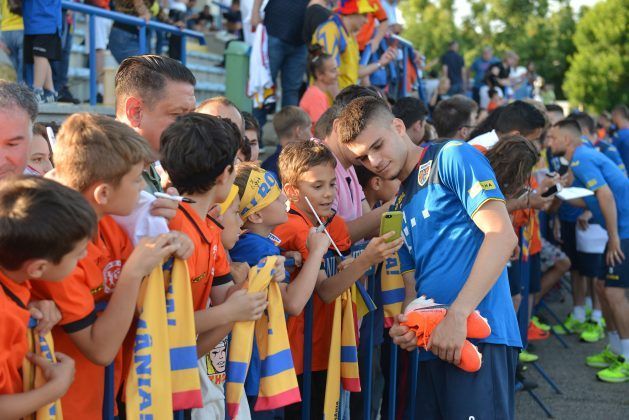 Ziua Copilului, sărbătorită în cantonamentul Naționalei 1 ianis_6.jpg