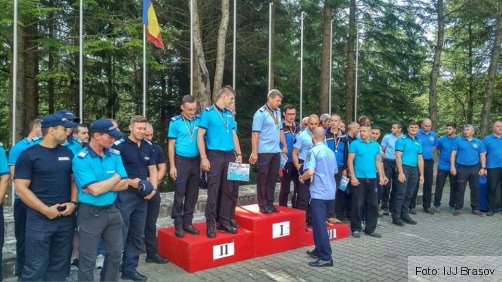Jandarmii brașoveni au cucerit primele două locuri la un concurs montan național 1 jandarmi competitie_269306.jpg