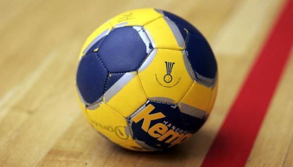 ȘOCANT. „Ne făcea masaj pe fese, ne băga mâna în chiloți și ne apăsa acolo”!!! Scene oribile la o echipă de handbal fete!!! 1 mingehandbal_3.jpg