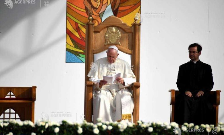 Papa Francisc în România. Mii de pelerini au participat la manifestările de la Şumuleu Ciuc şi Iaşi 1 papafranciscromania15.jpg