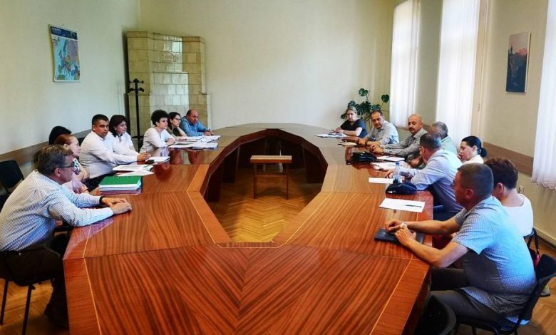 BRAȘOV. Monitorizarea mirosurilor, condiție pentru continuarea activității 1 sedinta-prefect.jpg