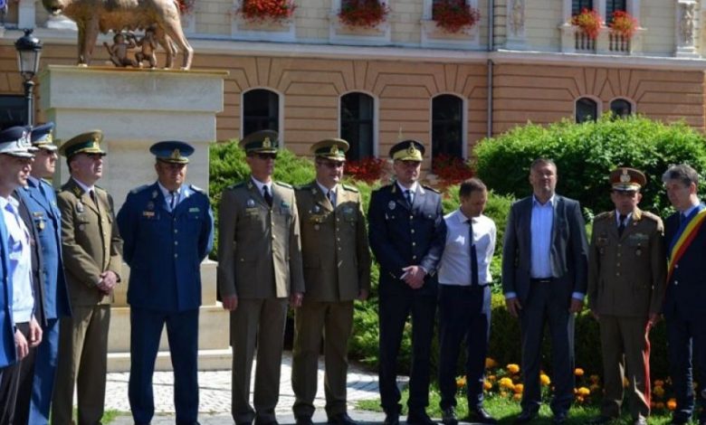 BRAȘOV. Doar oficialitățile au dat onorul la drapel 1 ziuadrapel8_269168.jpg