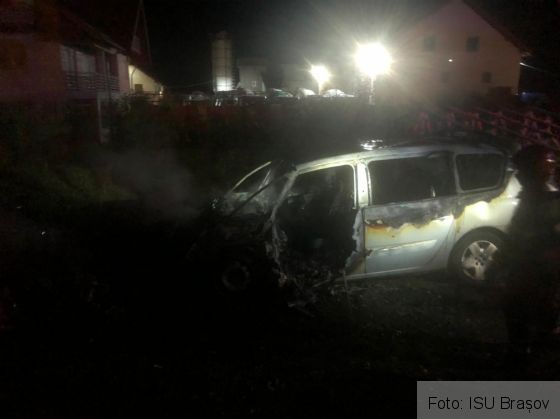 BRAȘOV. Incendiu la două autoturisme, în această noapte! (FOTO) 1 IMG-20190721-WA0043_270233.jpg