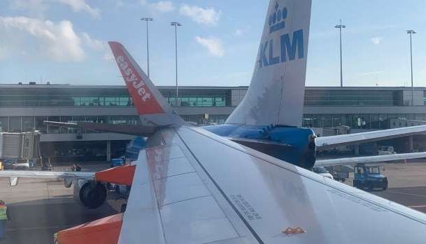 Ciocnire la sol pe aeroport. Cele două avioane au suferit avarii 1 amsterdam_4.jpg