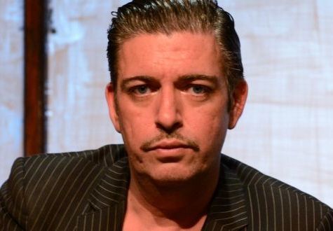Un actor celebru a murit la doar 47 de ani 1 karlshiels.jpg