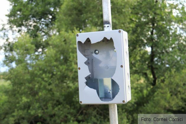 BRAȘOV - Făgăraș. Parc amenajat pentru plimbarea câinilor, vandalizat la două săptămâni după inaugurare 1 parc fagaras 2_269433.jpg