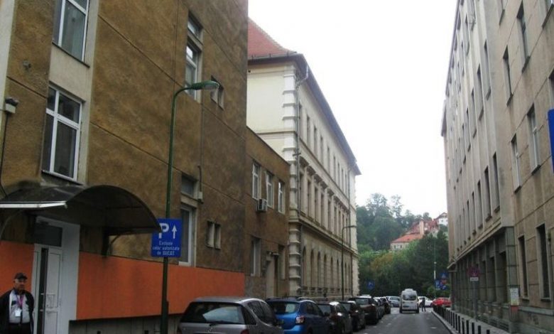 BRAȘOV. Parcarea interzisă, „zebră” mutată 1 parcare-sadoveanu.jpg